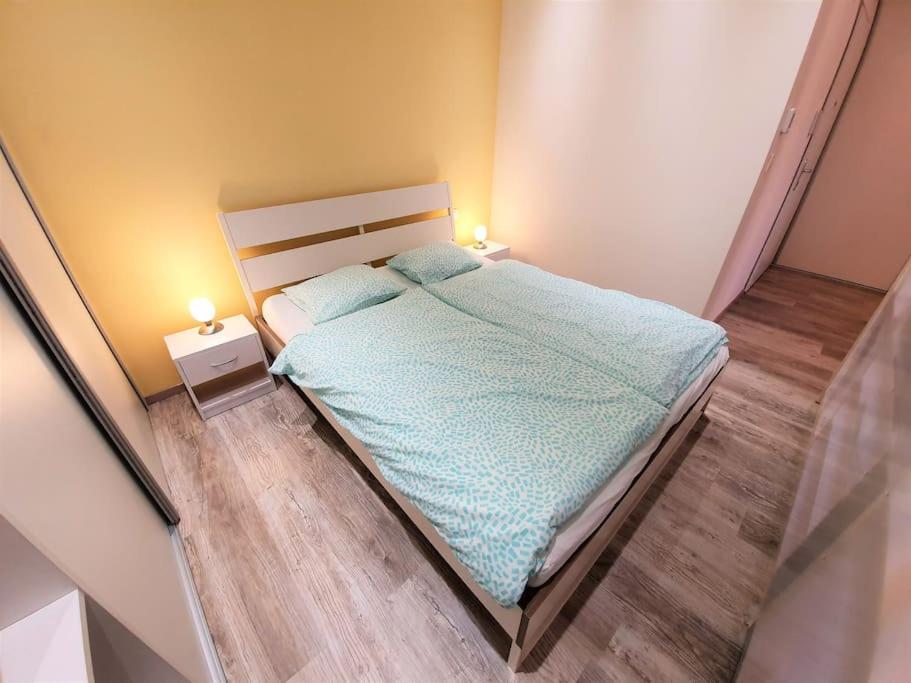 ברטיסלאבה Comfy & Stylish Flat In The City Centre + Parking מראה חיצוני תמונה